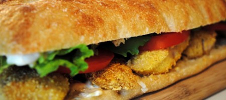 Аппетитный сандвич с рыбой