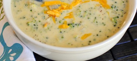 Суп с брокколи и сыром чеддер