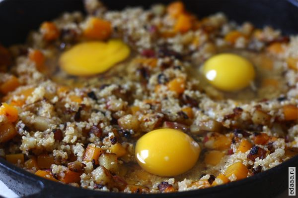 Ореховая тыква с лебедой и яйцами