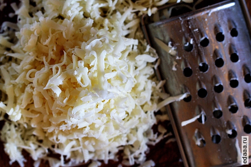 Чесночный хлеб с сыром и оливками