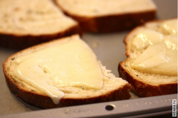 Бутерброды с жаренным яйцом и беконом