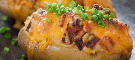 Запеченные половинки картофеля
