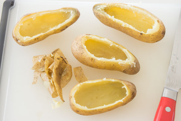 Запеченные половинки картофеля