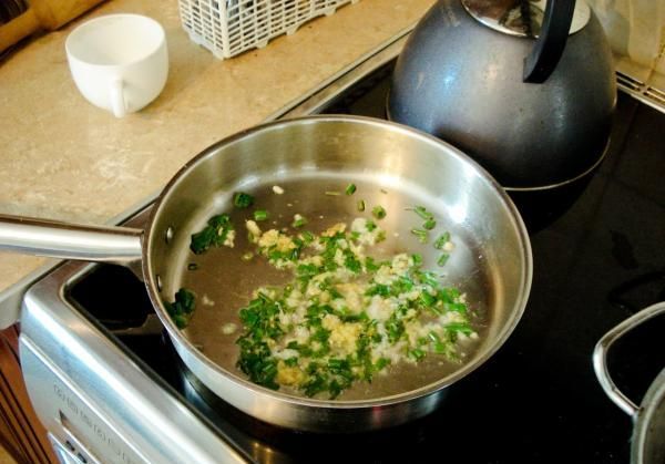 Запеченные половинки картофеля