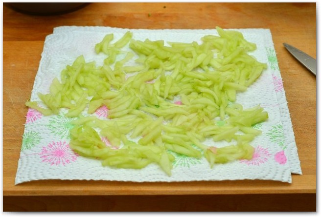 Салат из креветок с соусом из лайма