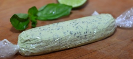 Сливочное масло с базиликом и луком-шалот