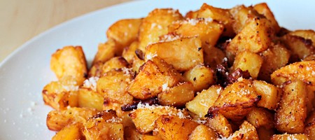 Жареный картофель с пармезаном