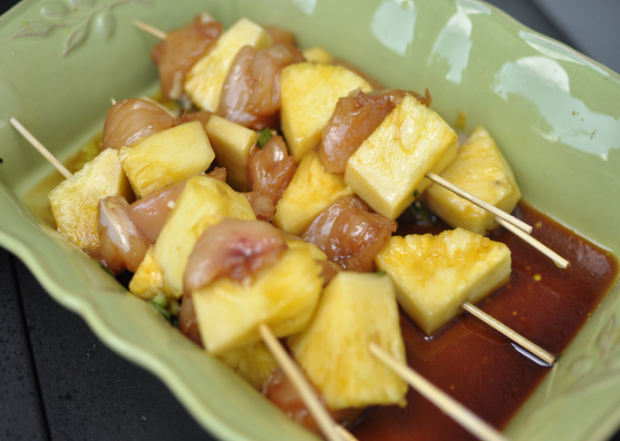 Шашлык из курицы с ананасом