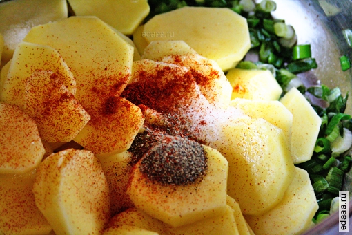 Куриный стейк с зеленым луком и картофелем