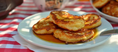 Легкие, ароматные и пышные оладьи с яблоками