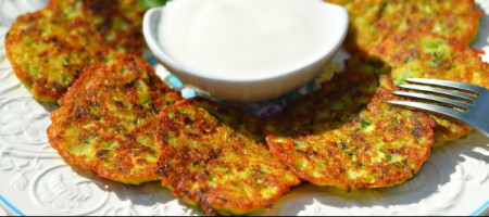 Очень нежные и ароматные оладьи из цуккини