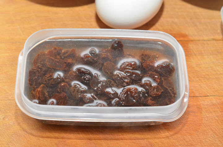 Блинчики с творогом и изюмом.