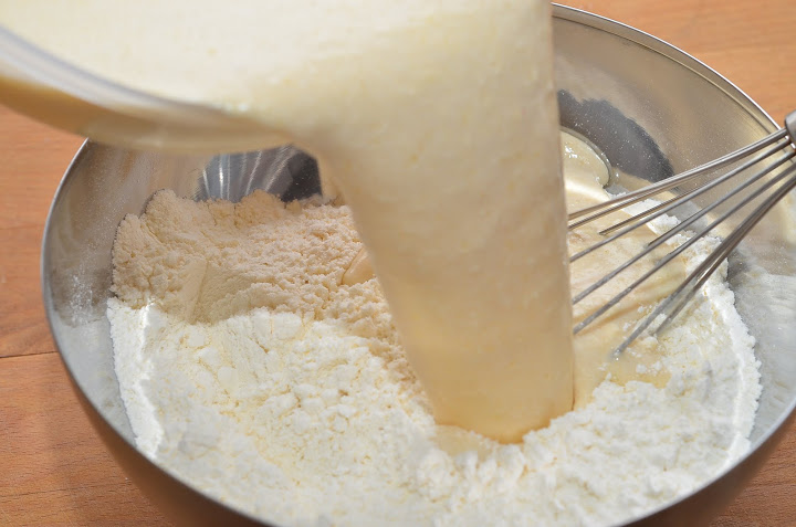Блинчики с творогом и изюмом.