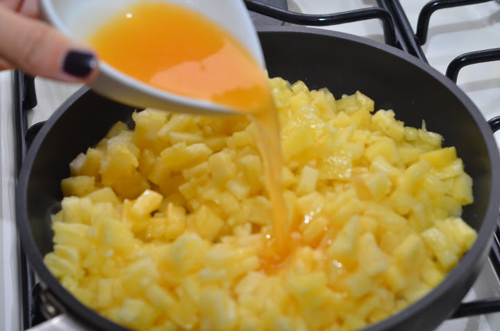 Морские гребешки с ананасом