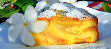 Яблочная шарлотка