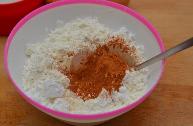 Яблочная шарлотка