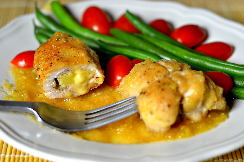 Курица с ананасом и сыром