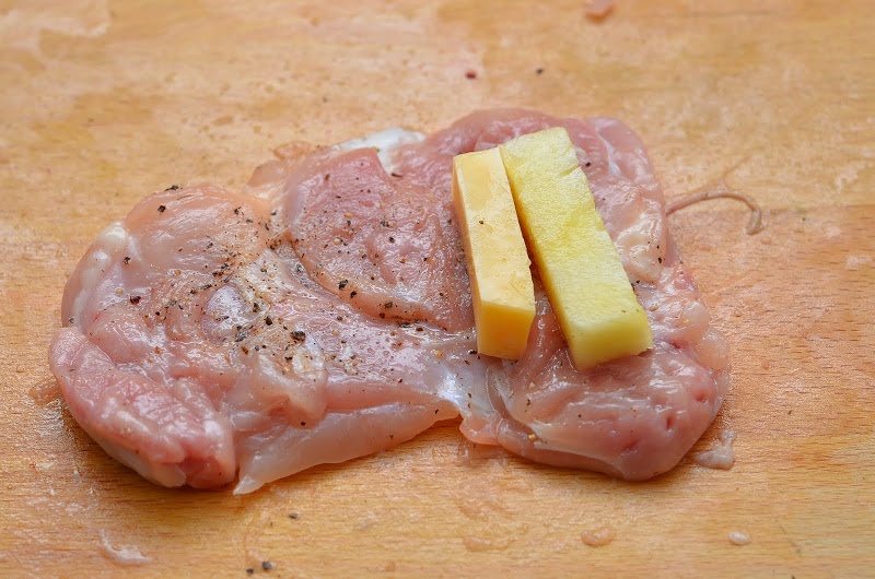 Курица с ананасом и сыром
