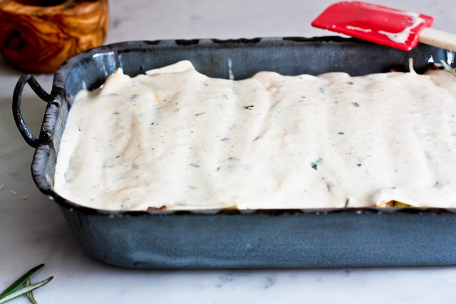 Куриная лазанья с розмарином