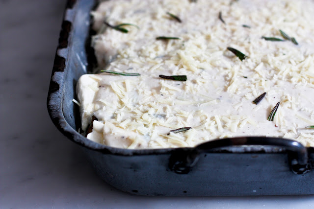 Куриная лазанья с розмарином