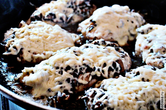 Курица с грибами и сыром
