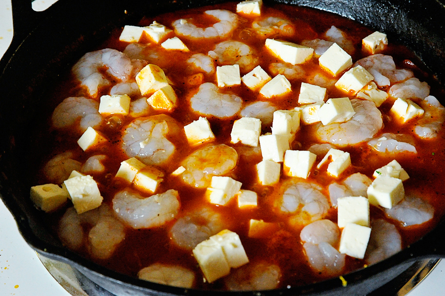 Креветки с маслинами по-гречески