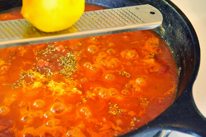 Креветки с маслинами по-гречески