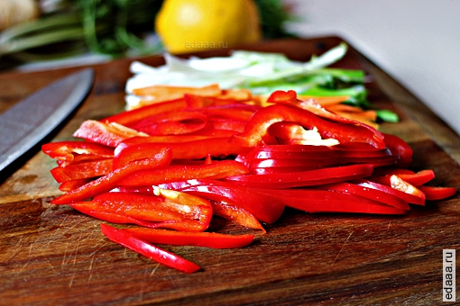 Теплый куриный салат с овощами