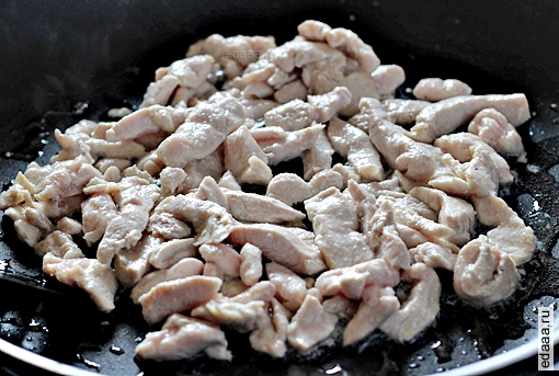 Теплый куриный салат с овощами