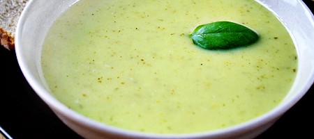 Картофельный суп с сельдереем и базиликом