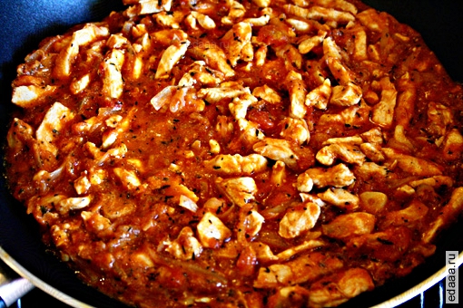 Куриное рагу с томатами и луком