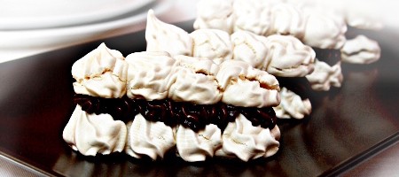 Меренги с кофейной начинкой