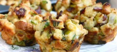 Мясные маффины с беконом и зеленью