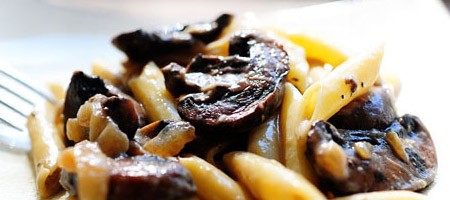 Паста с виски, вином и грибами