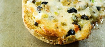 Сырный хлеб с оливками