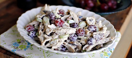 Салат с курицей и виноградом
