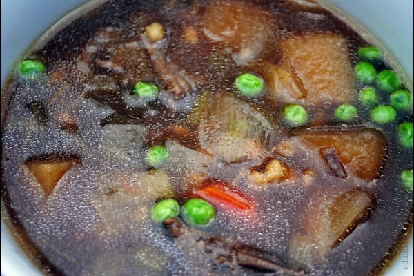 Ячменный суп с говядиной и овощами