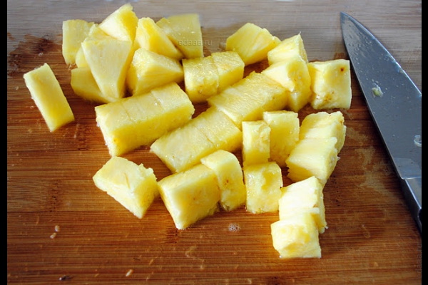 Запеченный с беконом ананас