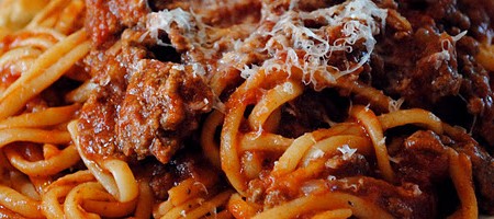 Макароны с мясным соусом
