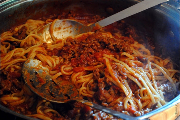 Макароны с мясным соусом