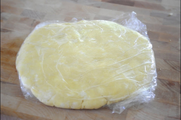 Деревенский пирог с черникой и персиками