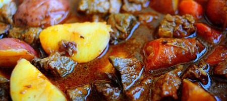 Говядина тушенная с пивом и красным перцем