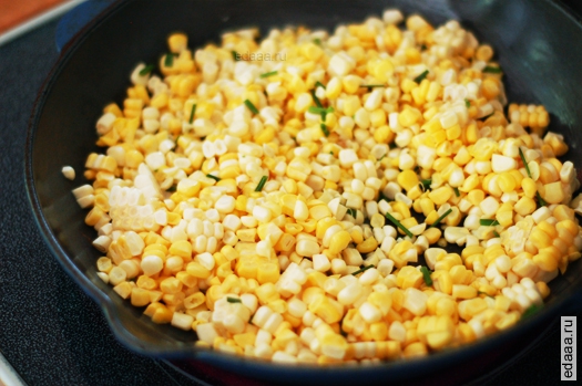 Пицца с сыром, чили и кукурузой