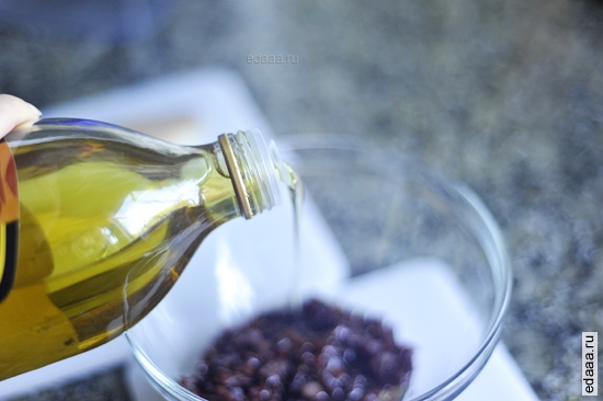 Форель горячего копчения с маринованным луком