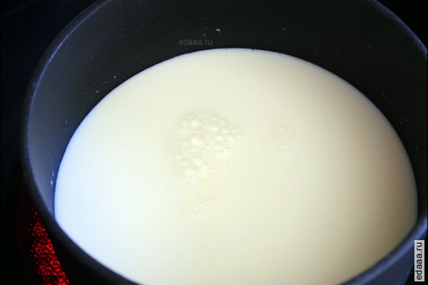 Сливочные зерна пшеницы с фруктами и орехами