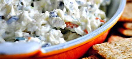 Салат с сыром и оливками