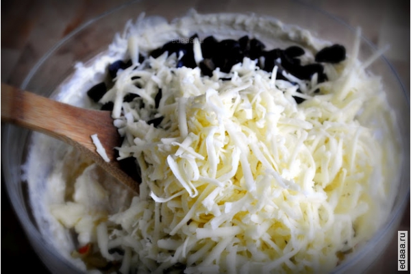 Салат с сыром и оливками