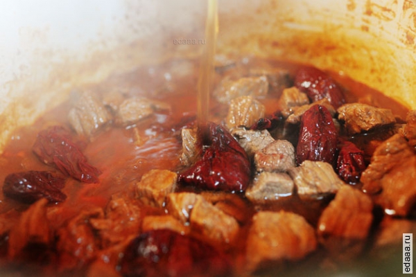 Пряная тушеная говядина со сливочным сыром