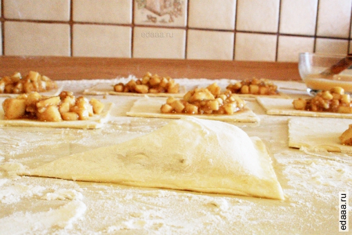 Слоеный пирог с яблоками