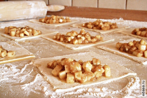 Слоеный пирог с яблоками